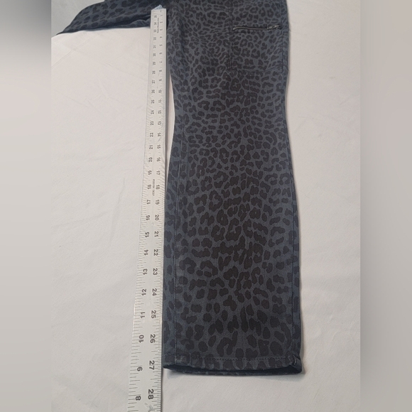 PISTOLA 27-IN Hannah Leopard Print Cargo Skinny Jean Gold Tone Cargo Zippers - Picture 7 of 9